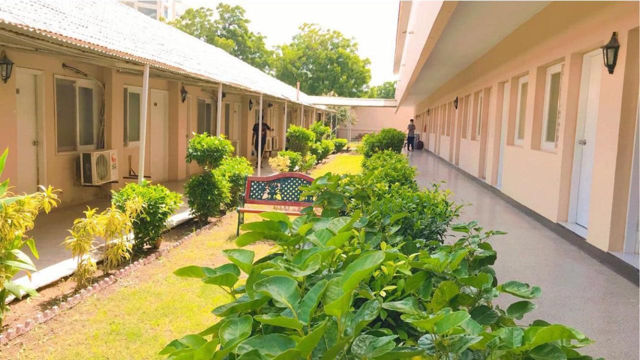 Airport Hotel Karachi Buitenkant foto