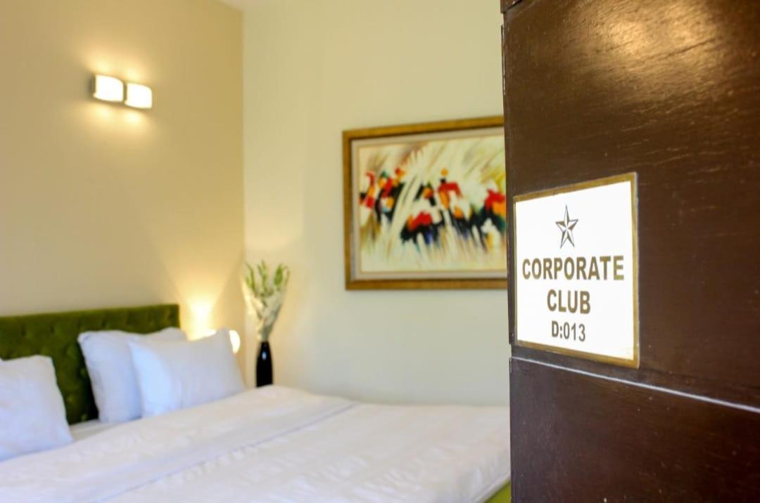 Airport Hotel Karachi Buitenkant foto